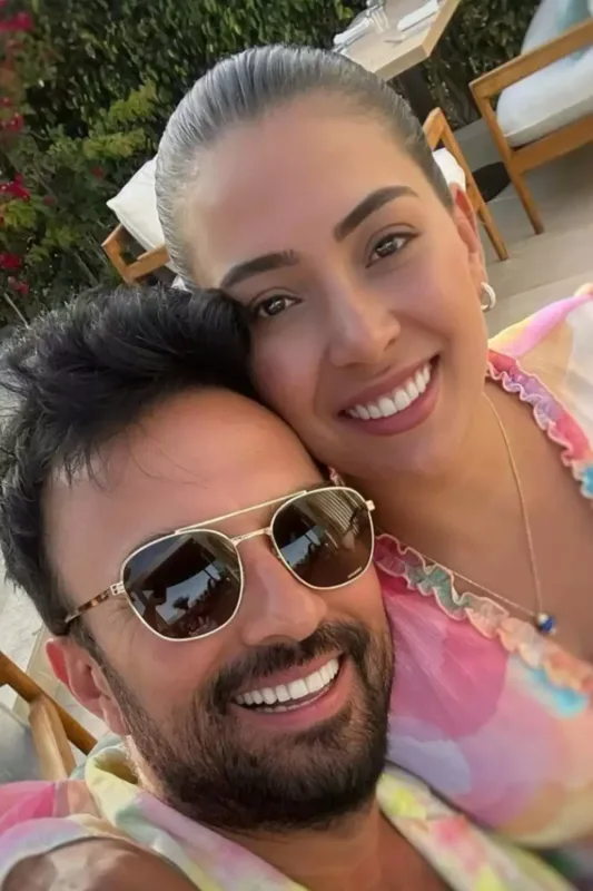 Tarkan qızını ilk dəfə məktəbə yola saldı