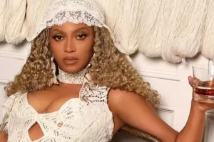 Beyons alkoqol brendi yaradır