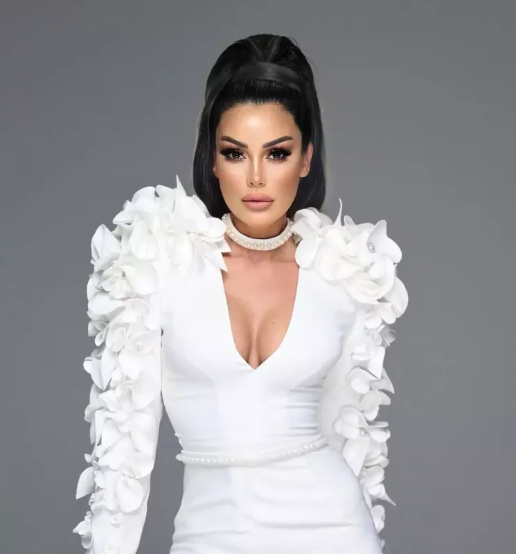 Petek Dinçöz qaraşın oldu