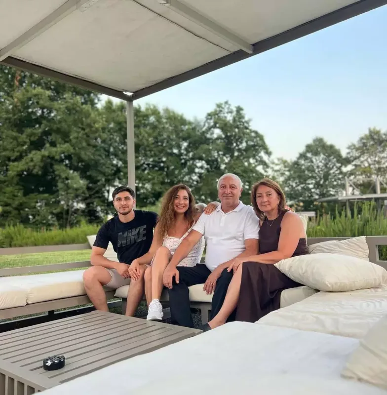 Günaydan bacısı ilə paylaşım