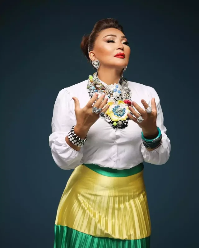 Nazpəri Dostəliyeva yenə fərqli tərzdə