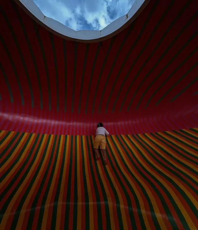 Cici Zeyndən olan qızının fotolarını paylaşdı