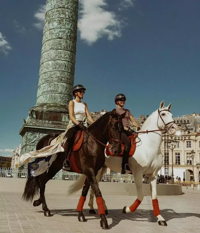 Cici Zeyndən olan qızının fotolarını paylaşdı