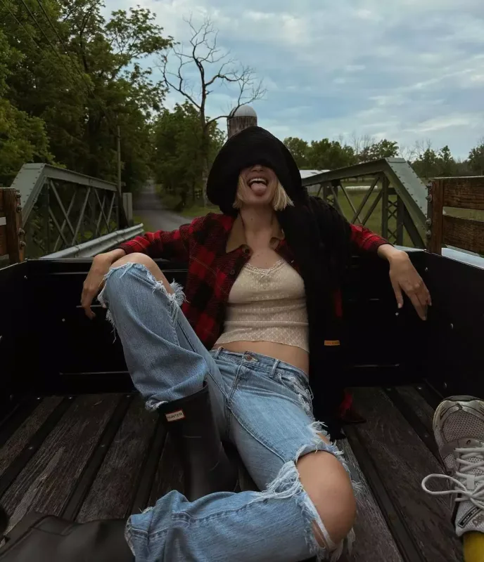 Cici Zeyndən olan qızının fotolarını paylaşdı