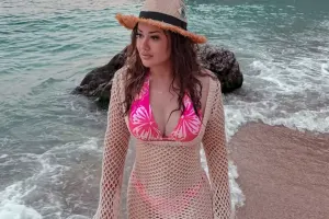 Ayseldən bikinili fotolar