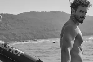 Şükrüdən məşhur dərgiyə özəl pozalar