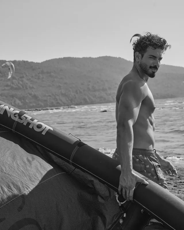 Şükrüdən məşhur dərgiyə özəl pozalar