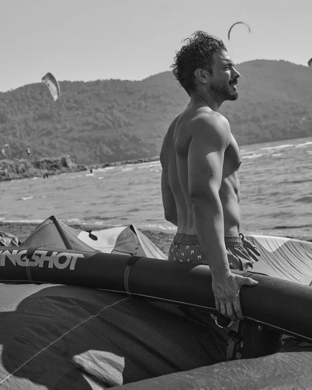 Şükrüdən məşhur dərgiyə özəl pozalar