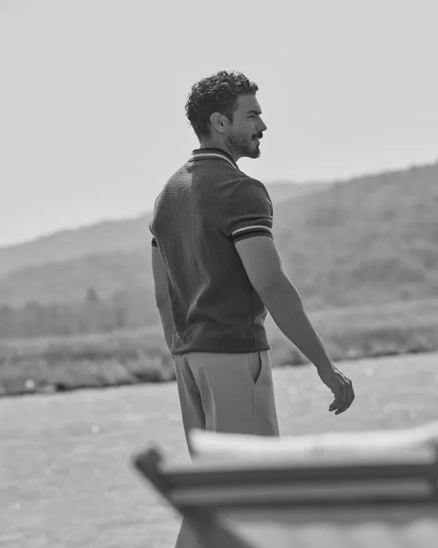 Şükrüdən məşhur dərgiyə özəl pozalar