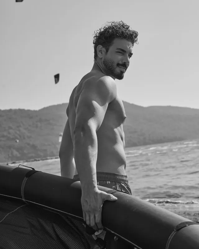 Şükrüdən məşhur dərgiyə özəl pozalar