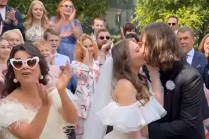 Nataşa Korolyovanın oğlu striptizçi ilə ailə qurdu