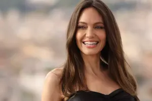 Ancelina Coli həmkarına aşıq olub