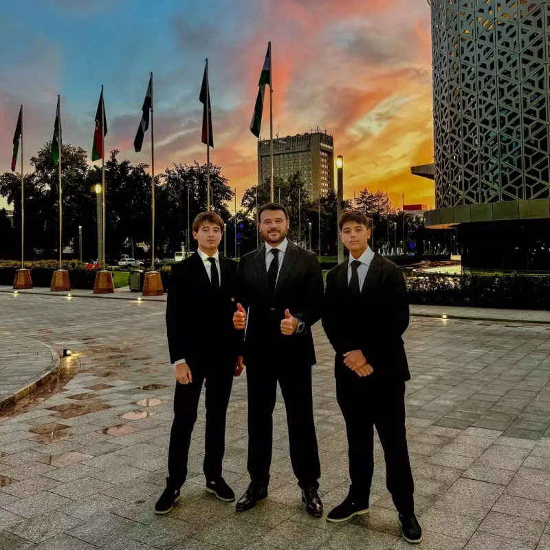 Emindən övladları ilə Daşkənddən paylaşım