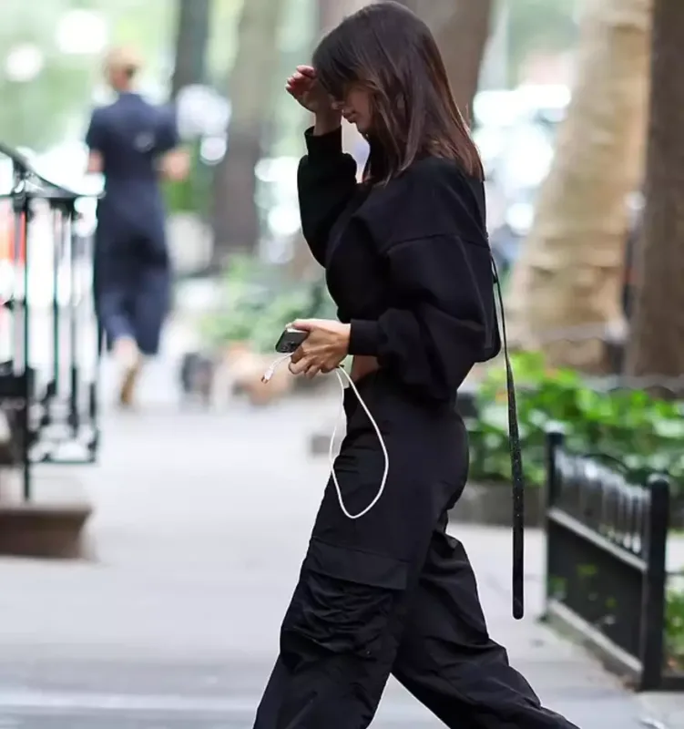 Emili olunla eşq yaşayır