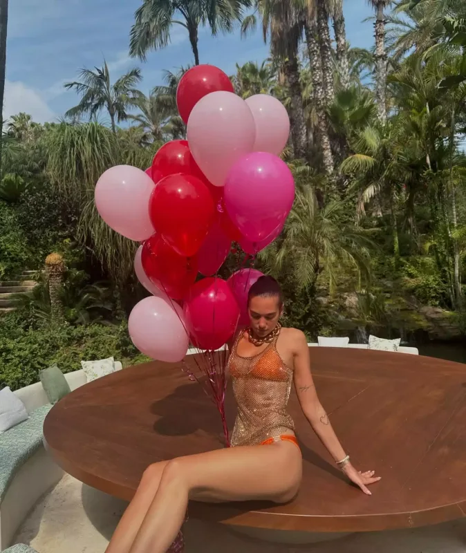 Dua Lipanın əyləncəli doğum günü