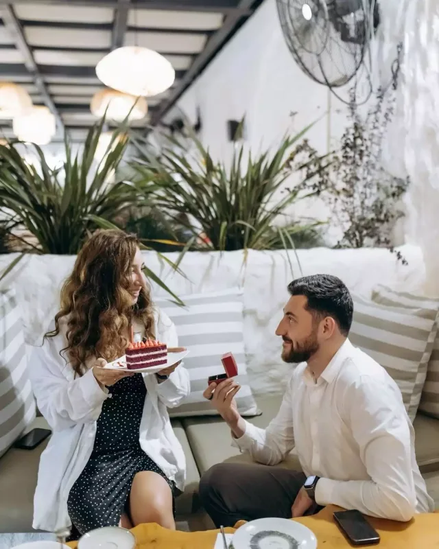 Günayın bacısına ad günündə evlilik təklifi