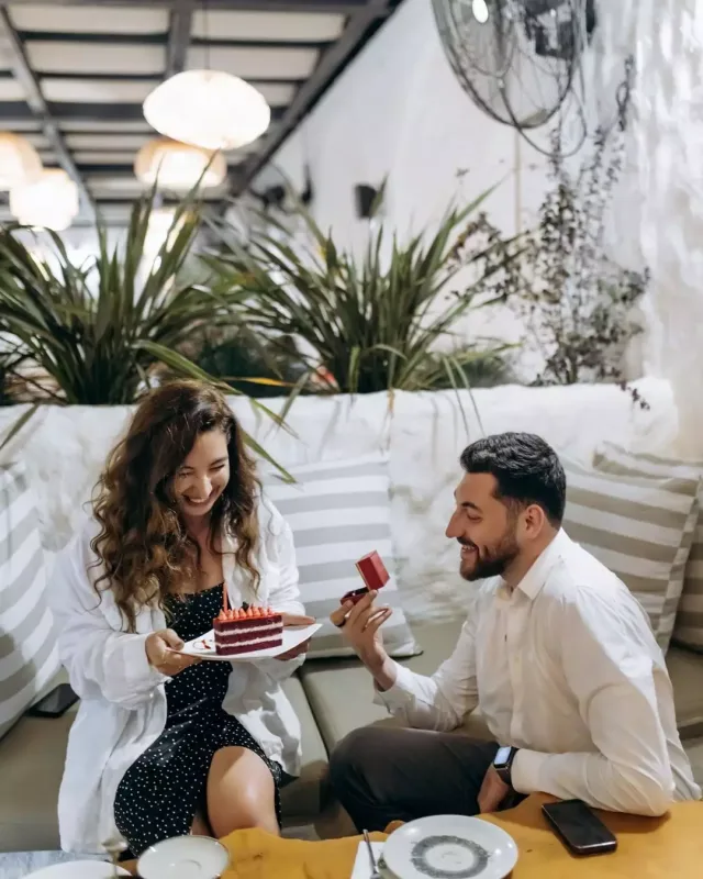 Günayın bacısına ad günündə evlilik təklifi