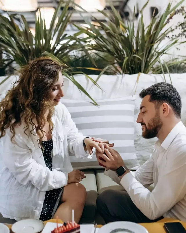 Günayın bacısına ad günündə evlilik təklifi