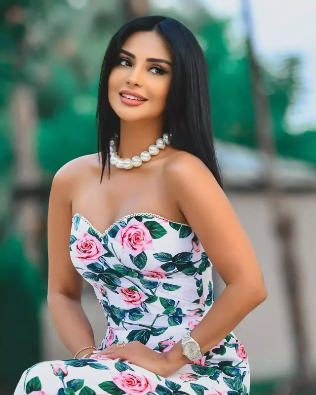 Vüsalə qızı ilə istirahətə getdi