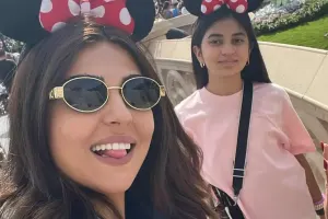 Gülayla qızı “Disneyland”də