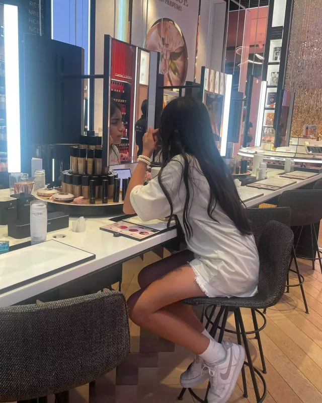 Gülayla qızı “Disneyland”də