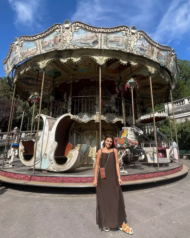 Gülayla qızı “Disneyland”də