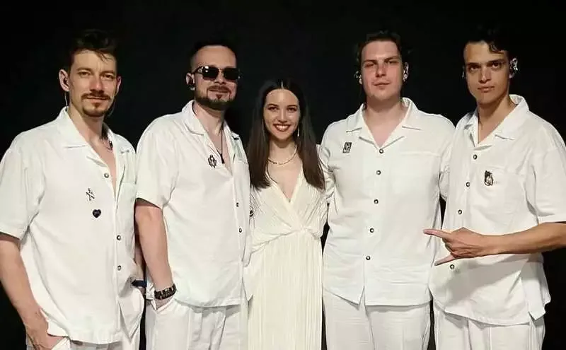 “Səs”in iştirakçıları təyyarə qəzasına düşdü