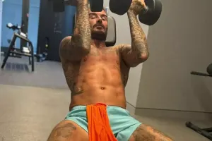 Devidin yarıçılpaq fotosu bəyənildi