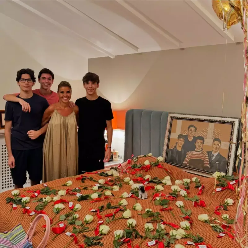 Ailəsindən Gülben Ergenə sürpriz