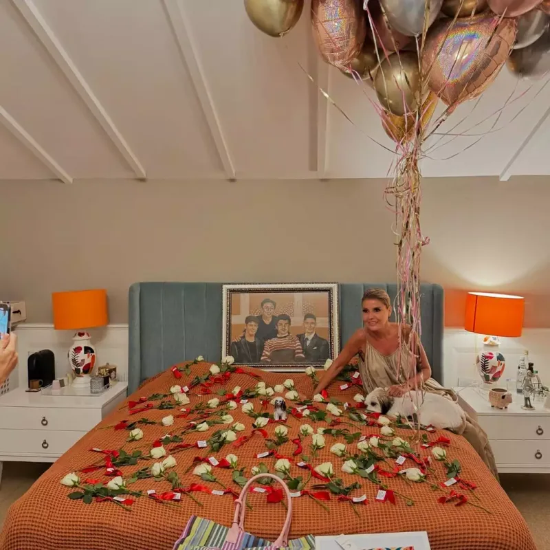 Ailəsindən Gülben Ergenə sürpriz