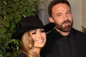 Cenniferdən boşanan Ben siyasətçinin qızı ilə eşq yaşayır?