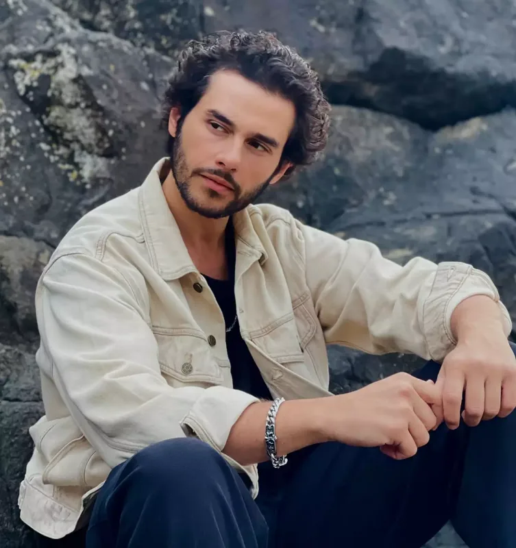 Cem Belevi azərbaycanlı sevgilisindən ayrıldı