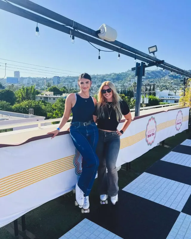 Suada bacısı ilə əyləncəsini paylaşdı