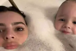 Emili oğlunun yeni fotolarını paylaşdı