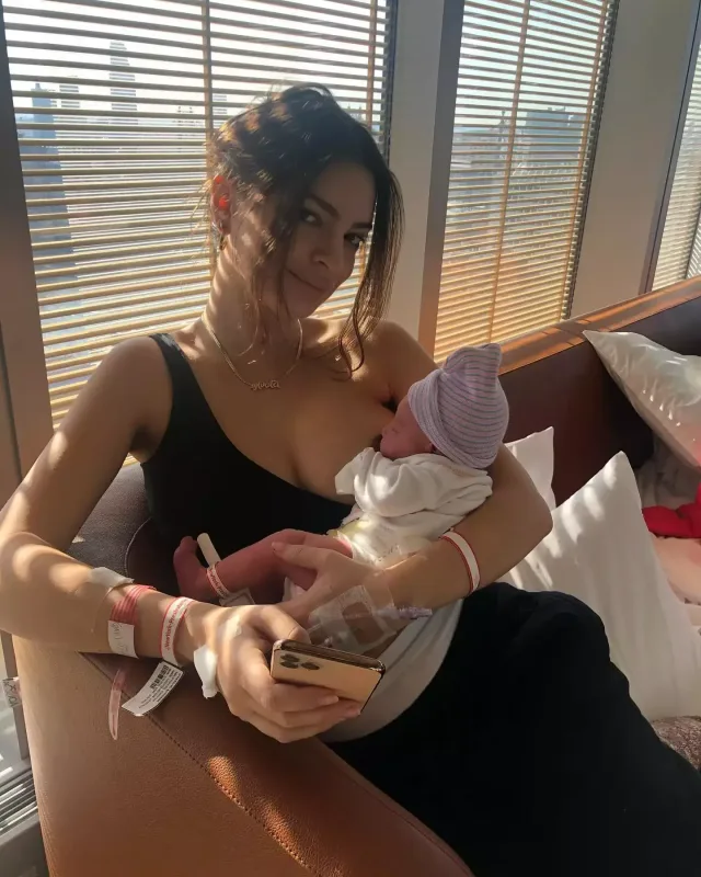 Emili oğlunun yeni fotolarını paylaşdı