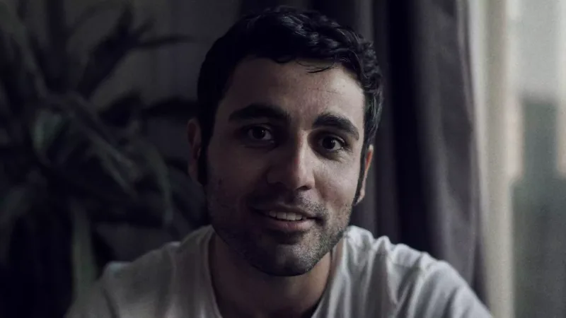 Azərbaycanlı rejissoru velosipedçiler vurdu