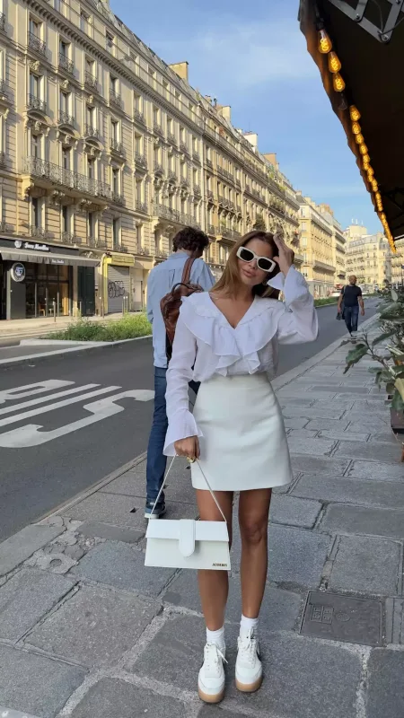 Aynişan yenə Parisdə