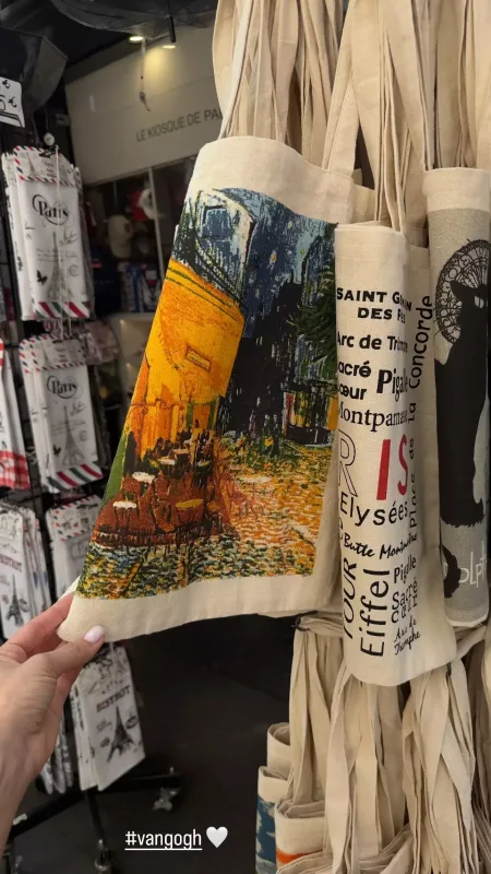 Aynişan yenə Parisdə