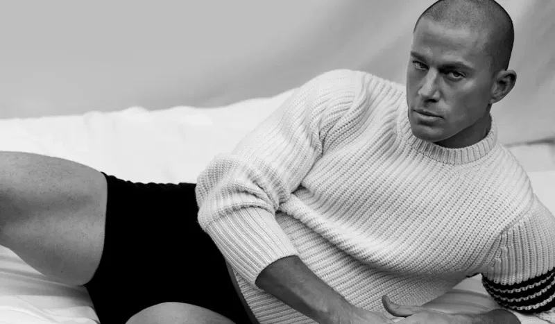 Bir ildir paltarlarını yumur