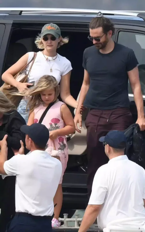 İrina Şeykdən olan qızını yeni sevgilisi ilə tətilə apardı