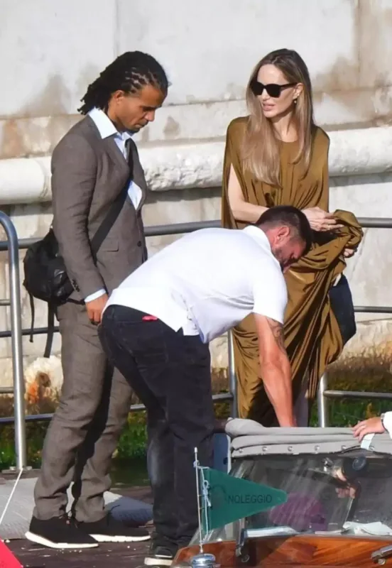 Ancelinanın repçi ilə eşq yaşadığı iddialarına cavab