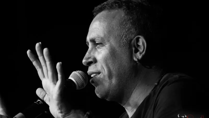 Buna görə sosial şəbəkə hesablarını bağlayır