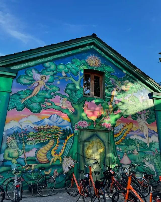 Hande sevgilisi və bacısı ilə tətildə