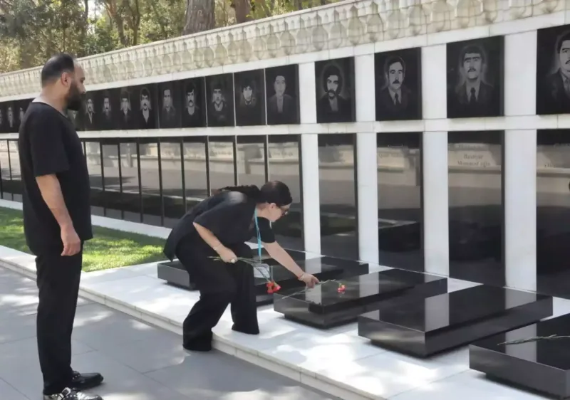 Elza Seyidcahan seçki günündə... - Fotolar