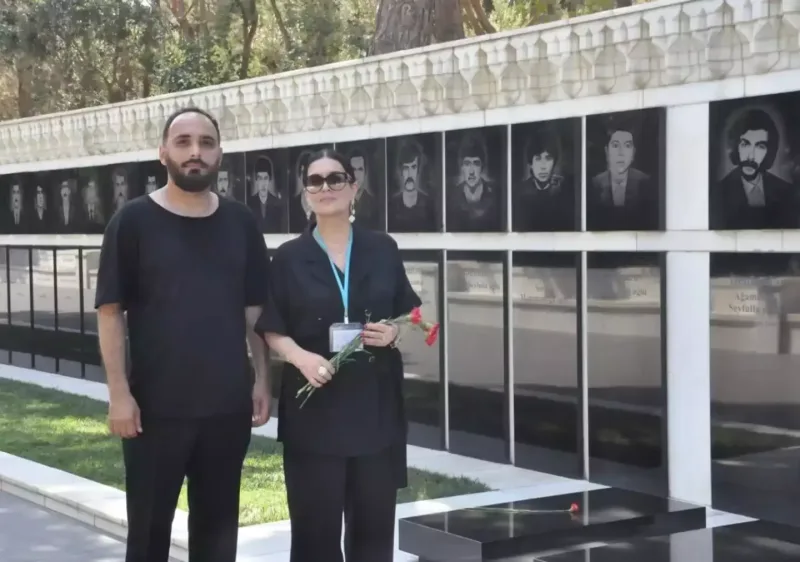 Elza Seyidcahan seçki günündə... - Fotolar