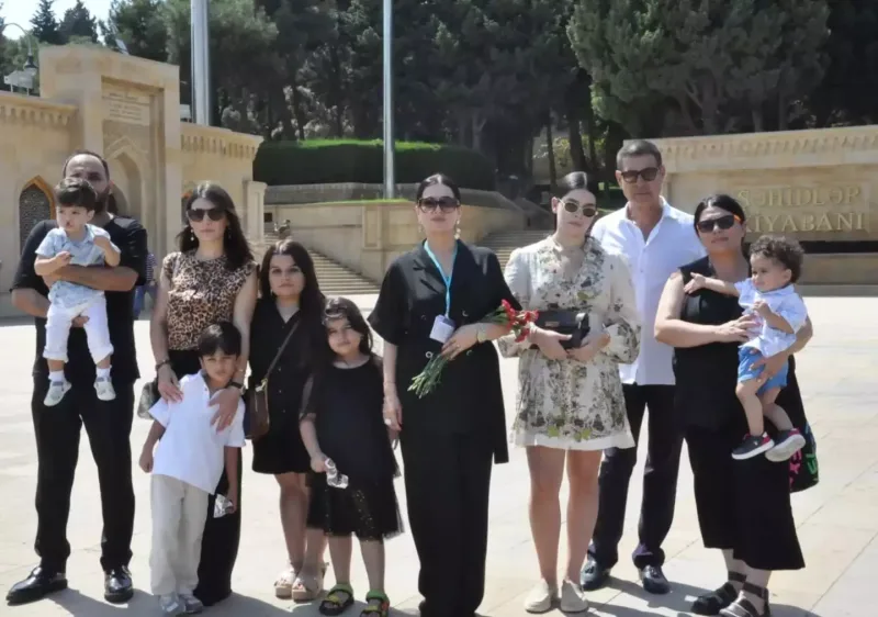 Elza Seyidcahan seçki günündə... - Fotolar