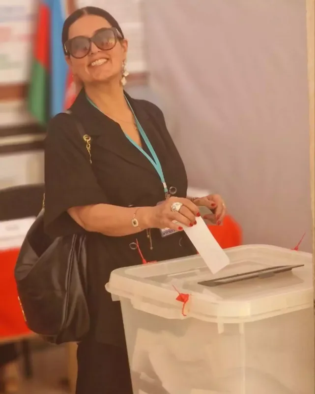 Elza Seyidcahan seçki günündə... - Fotolar
