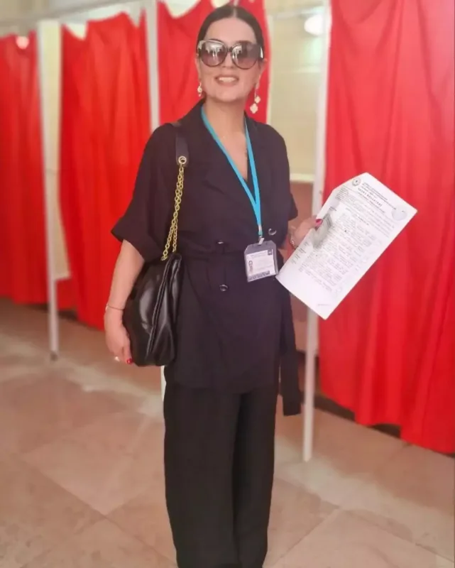 Elza Seyidcahan seçki günündə... - Fotolar