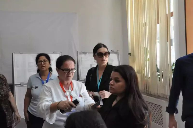 Elza Seyidcahan seçki günündə... - Fotolar