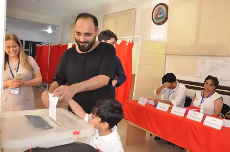 Elza Seyidcahan seçki günündə... - Fotolar